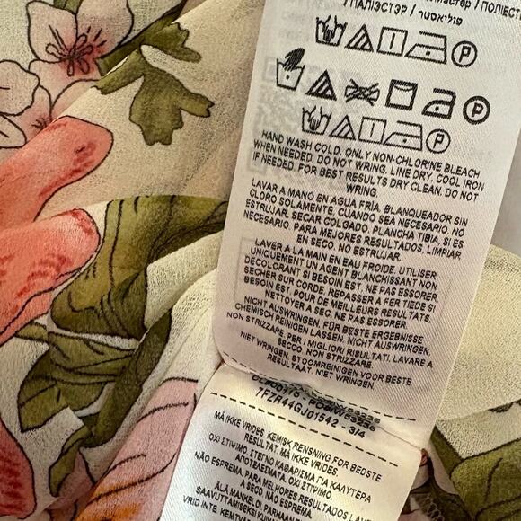 Guess White Floral Blouse‎ Size Medium - Picture 10 of 10